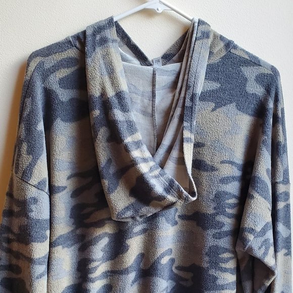 Gaze Camouflaged Cropped Fleece Hooded Sweatshirt - Picture 11 of 11